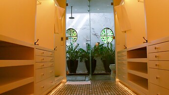 Esciros Luxury Villa