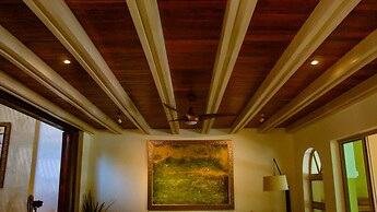 Esciros Luxury Villa