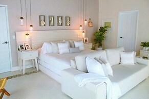 Esciros Luxury Villa