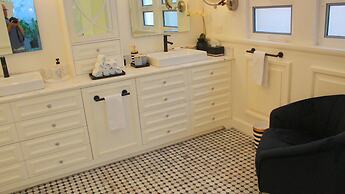 Esciros Luxury Villa