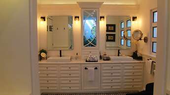 Esciros Luxury Villa