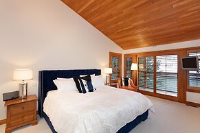 Luxury 5 Bedroom Blueberry Chalet