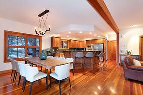 Luxury 5 Bedroom Blueberry Chalet