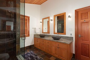 Luxury 5 Bedroom Blueberry Chalet