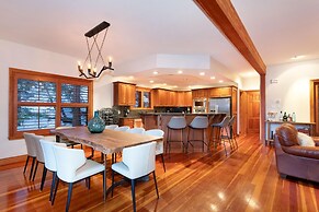 Luxury 5 Bedroom Blueberry Chalet