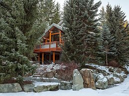 Luxury 5 Bedroom Blueberry Chalet