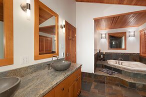 Luxury 5 Bedroom Blueberry Chalet