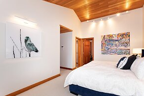 Luxury 5 Bedroom Blueberry Chalet