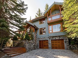 Luxury 5 Bedroom Blueberry Chalet