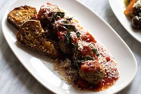 AC Hotel St. Louis Central West End