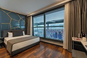 Lucky Monkey Hotel