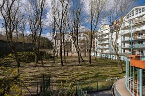 Sklodowskiej-curie Apartments by Renters