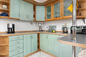 Sklodowskiej-curie Apartments by Renters