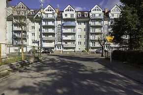 Sklodowskiej-curie Apartments by Renters