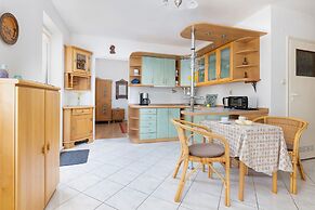 Sklodowskiej-curie Apartments by Renters