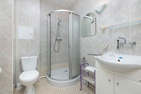 Sklodowskiej-curie Apartments by Renters