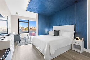 Global Luxury Suites at The Arches