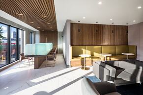 Global Luxury Suites at The Arches