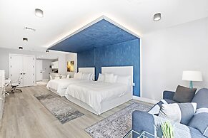 Global Luxury Suites at The Arches