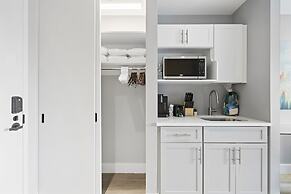 Global Luxury Suites at The Arches