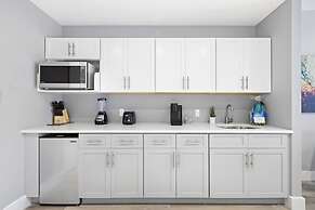 Global Luxury Suites at The Arches