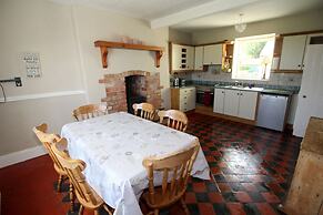 Alcorn's farmhouse 10 mins from beach