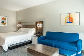 Holiday Inn Express & Suites Charlottesville by IHG