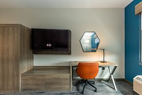 Holiday Inn Express & Suites Charlottesville by IHG