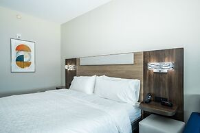 Holiday Inn Express & Suites Charlottesville by IHG