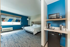Holiday Inn Express & Suites Charlottesville by IHG