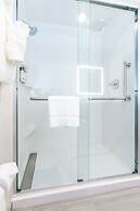 Holiday Inn Express & Suites Charlottesville by IHG