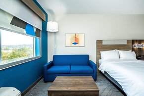 Holiday Inn Express & Suites Charlottesville by IHG