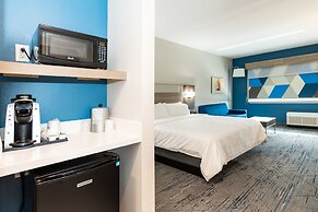 Holiday Inn Express & Suites Charlottesville by IHG