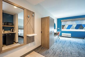 Holiday Inn Express & Suites Charlottesville by IHG