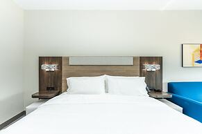 Holiday Inn Express & Suites Charlottesville by IHG