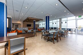 Holiday Inn Express & Suites Charlottesville by IHG