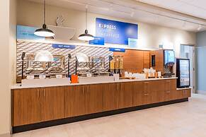 Holiday Inn Express & Suites Charlottesville by IHG