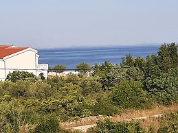 Impeccable 2-bed Apartment in Zaton