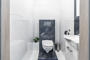 Apartament Deluxe Platany C38 by Renters