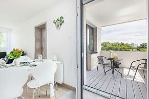 Apartament Deluxe Platany C38 by Renters