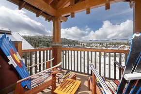 Cozens Pointe B-301 3 Bedroom Condo by RedAwning