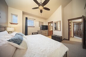 Cozens Pointe B-301 3 Bedroom Condo by RedAwning