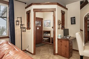 Cozens Pointe B-301 3 Bedroom Condo by RedAwning