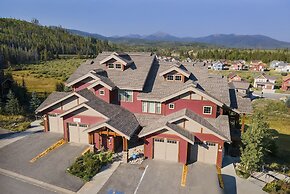 Cozens Pointe B-301 3 Bedroom Condo by RedAwning