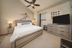 Cozens Pointe B-301 3 Bedroom Condo by RedAwning