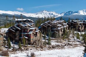 Cozens Pointe B-301 3 Bedroom Condo by RedAwning