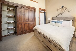 Cozens Pointe B-301 3 Bedroom Condo by RedAwning