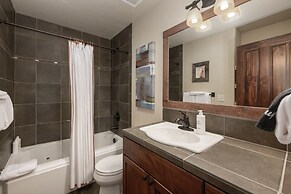 Cozens Pointe B-301 3 Bedroom Condo by RedAwning