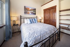 Cozens Pointe B-301 3 Bedroom Condo by RedAwning