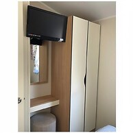 Caravan - Sleeps 6 & Parking